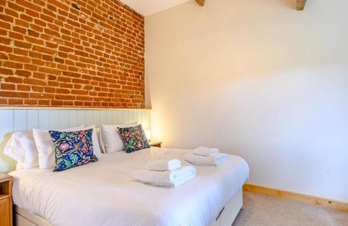 Irstead House | Fred's Barn