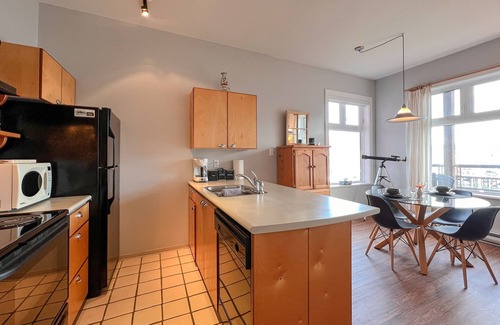 Tofino Condo | Fred Tibbs #10-Ocean View, D.T, Fireplace, Pets