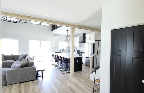Markesan House | Freddie’s Escape: Modern Lakeview Retreat with Family-Friendly Fun