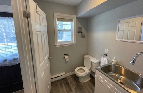 Fredericton House | Freddy Best Value Suite-FreeParking🚗Self✅1Bdrm2🛌Private🚪w/🧺🔥🌲🚲🐾