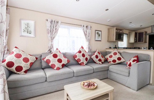Hopton House | Freddy's Lodge, Foxburrow Hang