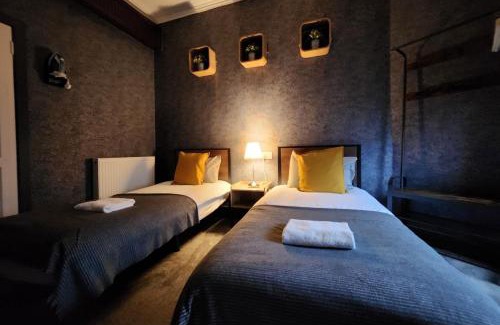 Tollcross House | Frederick Douglass - Rooms In The City