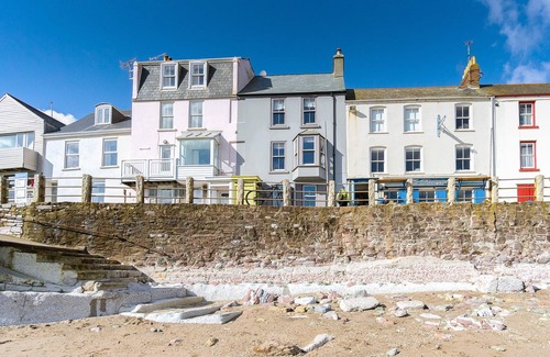 Kingsand Cottage | Freds Place - sleeps 8 guests in 4 bedrooms