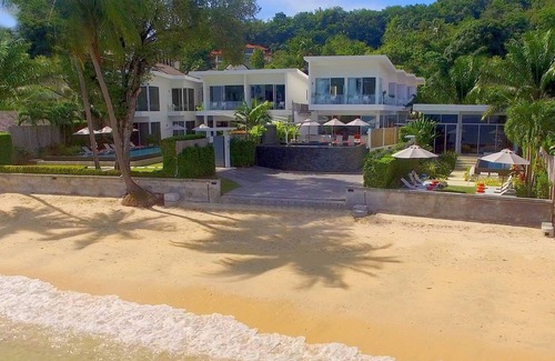 Wichit Villa | FREE $1600 Daily Luxury Pack - 16-Bed Beachfront Villa - Private Pool, Spa & Gym