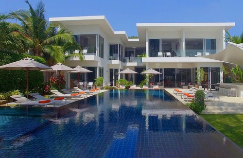 Wichit Villa | FREE $1600 Daily Luxury Pack - 16-Bed Beachfront Villa - Private Pool, Spa & Gym