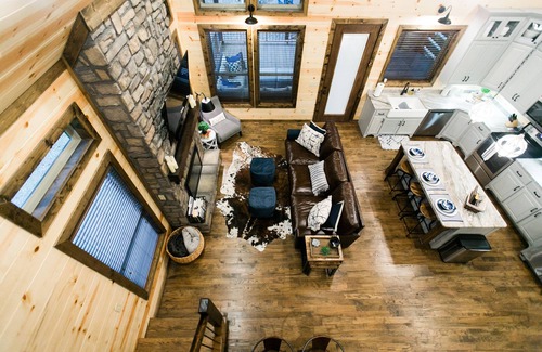 Broken Bow Cabin | Free at Last- Romantic, Hot Tub, Loft, Free Firewood, Great Location!