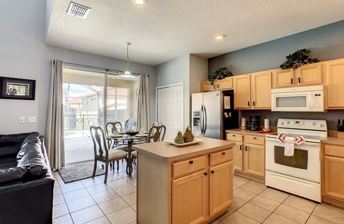 Solana House | FREE BBQ, & FULL BODY MASSAGE CHAIR, INCLUDED ALL YEAR.