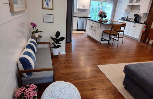 Centerville House | FREE BEACH PASS! NEAR CRAIGVILLE BEACH! 4 bedroom in charming Barnstable w/AC.