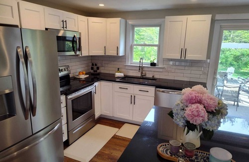 Centerville House | FREE BEACH PASS! NEAR CRAIGVILLE BEACH! 4 bedroom in charming Barnstable w/AC.