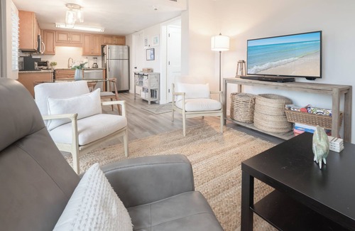 Sunnyside Condo | FREE Beach Service! Gulf-front 2BR/2.5ba, 2 kings & bunks. Perfect for 30A & PCB