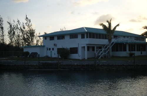 Bell Channel Bay Apartment | Free boat docks, 10 Bedroom, 10 Bath, Canal Front And Short Walk To Taino Beach