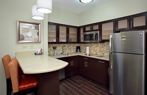 Braeswood Place Condo | Free Breakfast + 24 Hour Fitness Center + Outdoor Pool | Close to Houston Medical Center
