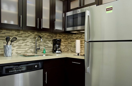 Braeswood Place Condo | Free Breakfast + 24 Hour Fitness Center + Outdoor Pool | Close to Houston Medical Center