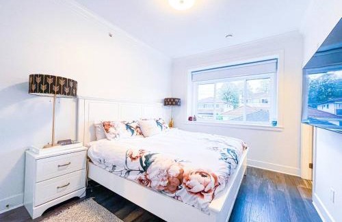 Renfrew-Collingwood House | Free Breakfast 3BR Oasis Minutes From Downtown Metrotown