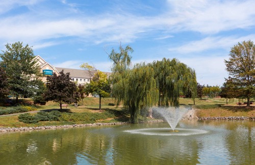 Chantilly Condo | Free Breakfast, Airport Shuttle, Great Location!