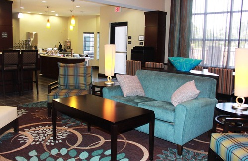Aldine Condo | Free Breakfast Buffet + Outdoor Pool | Modern Suite