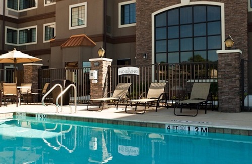 Aldine Condo | Free Breakfast Buffet + Outdoor Pool | Modern Suite