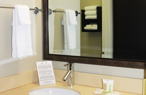 Aldine Condo | Free Breakfast Buffet + Outdoor Pool | Comfy Suite