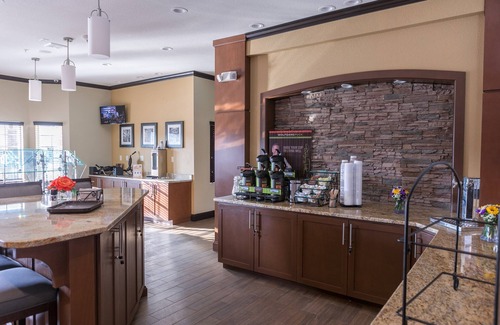 McNeil Condo | Free Breakfast Buffet, Pool Access, King Bed | Near University of Texas