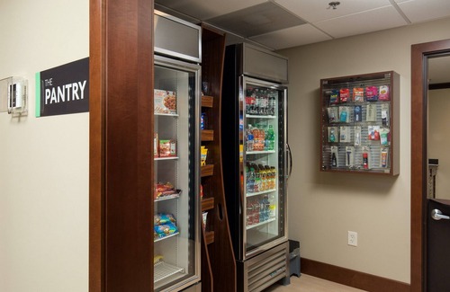 Polaris Apartment | Free Breakfast Buffet. Pool Access. King Suite Near Ohio State University.