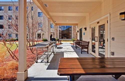 Glenview Apartment | Free Breakfast Buffet at this Staybridge Studio! Indoor Pool, Gym, 24h Business Center!