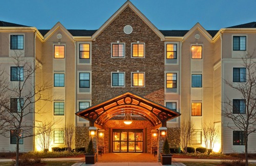 Glenview Apartment | Free Breakfast Buffet at this Staybridge Studio! Indoor Pool, Gym, 24h Business Center!