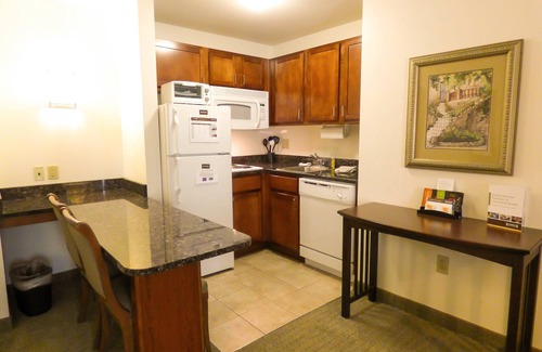 Novi Condo | Free Breakfast Everyday! Pool & Hot Tub. Near Twelve Oaks Mall!