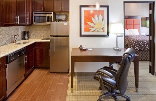 Irving Condo | Free Breakfast + Fitness Center Access | Close to the DFW Airport!