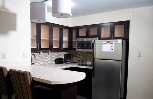 Barker Condo | Free Breakfast + Fitness Center + Outdoor Pool | Modern Suite