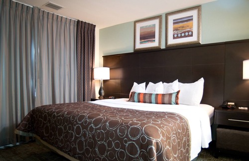 Barker Condo | Free Breakfast + Fitness Center + Outdoor Pool | Modern Suite