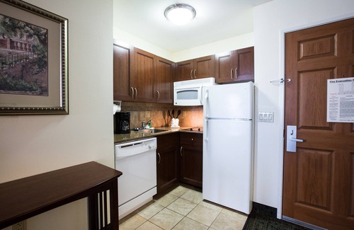 Montopolis Condo | Free Breakfast + Free Wi-Fi + Outdoor Pool | Near Austin Airport