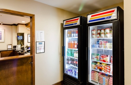 Montopolis Condo | Free Breakfast + Free Wi-Fi + Outdoor Pool | Near Austin Airport