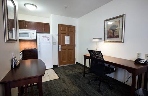 Montopolis Apartment | Free Breakfast + Free Wi-Fi + Outdoor Pool | Close to Austin Airport