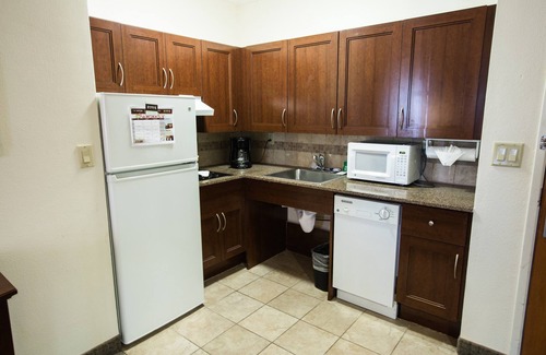 Montopolis Apartment | Free Breakfast + Free Wi-Fi + Outdoor Pool | Close to Austin Airport