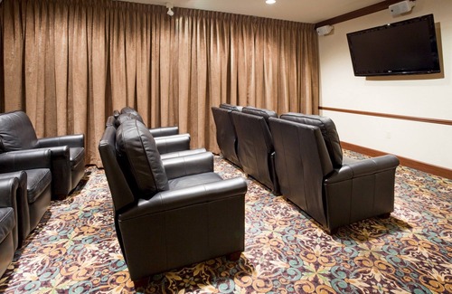 Oconomowoc Condo | Free Breakfast | Great for Business Travelers!