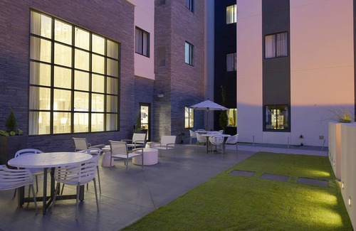 Little Rock Condo | Free Breakfast. Gym. Near Medical Center.