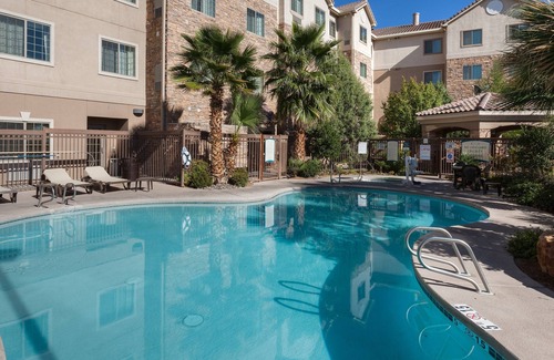 Las Cruces Condo | Free Breakfast. Hot Tub. Near New Mexico State University!