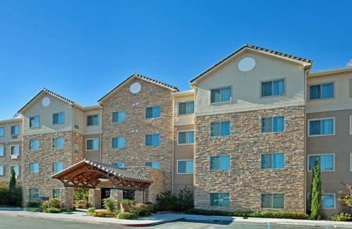 Las Cruces Condo | Free Breakfast. Hot Tub. Near New Mexico State University!