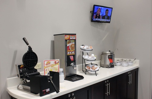 Miamisburg Apartment | Free Breakfast. Indoor Pool. Gym. Near University of Dayton.