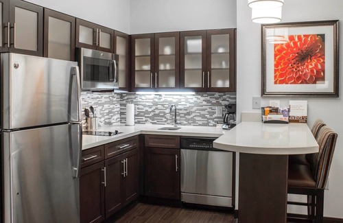 Jacksonville Condo | Free Breakfast. Outdoor Pool. Shared BBQ. Near Marine Corps.
