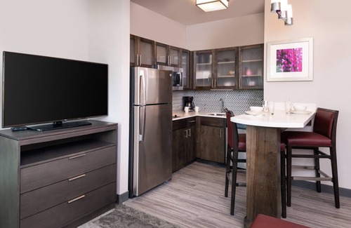 Lake Charles Condo | Free Breakfast. Outdoor Pool. Gym. Perfect for Your Next Trip!