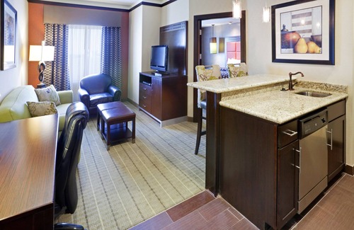 Irving Condo | Free Breakfast + Outdoor Pool | Close to the DFW Airport!