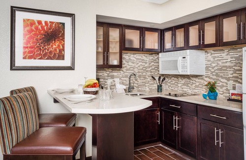 Christiana Condo | Free Breakfast. Outdoor Pool. 10 Min from University of Delaware!
