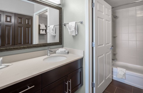 Christiana Condo | Free Breakfast. Outdoor Pool. 10 Min from University of Delaware!