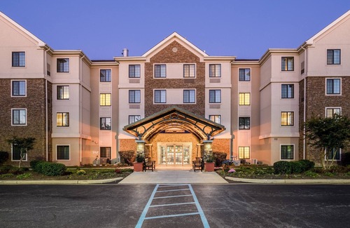 Christiana Condo | Free Breakfast. Outdoor Pool. 10 Min from University of Delaware!