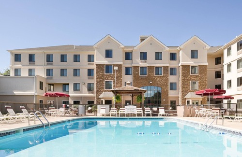 Christiana Condo | Free Breakfast. Outdoor Pool. Near the University of Delaware!