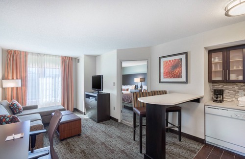 Christiana Condo | Free Breakfast. Outdoor Pool. 10 Min from University of Delaware!