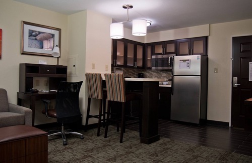 Barker Condo | Free Breakfast + Outdoor Pool + Hot Tub | Modern Suite