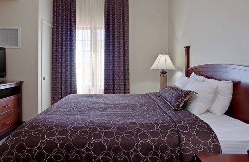 Palmdale Condo | Free Breakfast. Outdoor Pool & Hot Tub. Near Edwards Air Force Base!