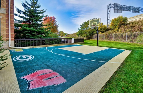 Middleton Condo | Free Breakfast. Pool and Hot Tub. Downtown Location. Your Next Trip!
